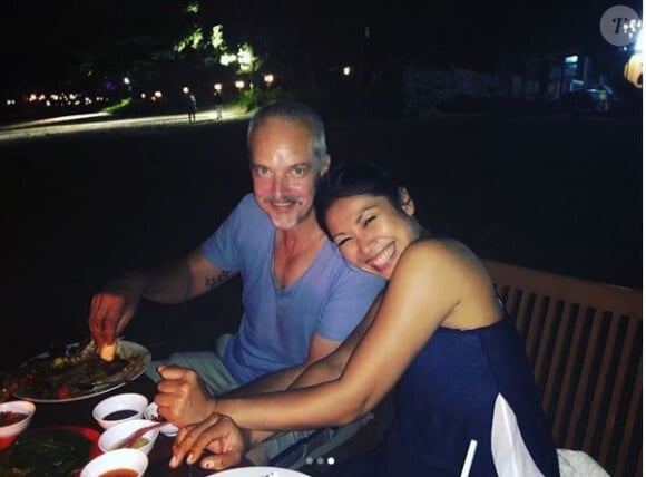 La chanteuse Anggun et son chéri au Radja Seafood Cafe Jimbaran à Bali. Instagram, juin 2018