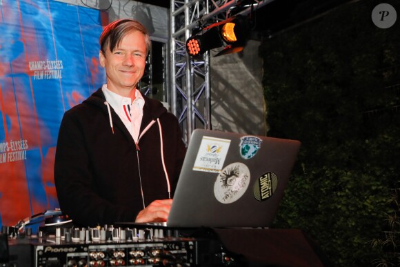 John Cameron Mitchell mixe lors de la 7ème édition du Champs Elysées Film Festival (CEFF) sur la terrasse Publicis à Paris, le 13 juin 2018. © Veeren-CVS/Bestimage