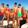 Zinedine Zidane pose avec sa femme et leurs quatre fils lors de leurs vacances à Ibiza, juillet 2017.