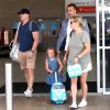 Semi-Exclusif - Zara Phillips (Tindall) , enceinte, son mari Mike Tindall et leur fille Mia Grace, avec sa mini valise trottinette arrivent sur la Gold Coast en Australie le 6 janvier 2018.