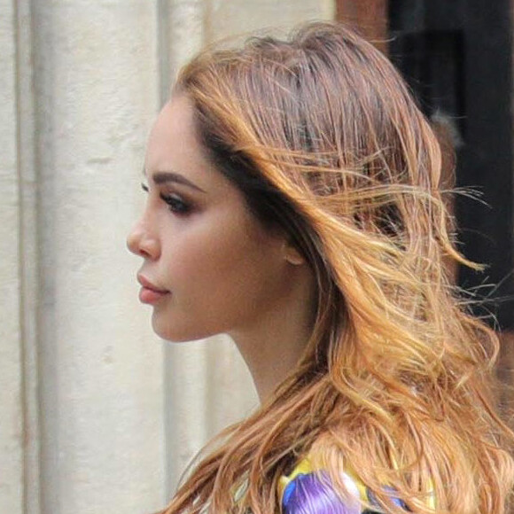 Exclusif - Nabilla Benattia en shooting photo Avenue Montaigne à Paris le 23 mai 2018