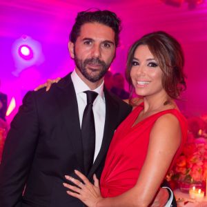 Exclusif - Eva Longoria (robe Monsoori, bijoux Messika) et son compagnon Jose Antonio Baston - Dîner du Global Gift Gala au profit de L'Unicef France Frimousses de Créateurs, de The Global Gift Foundation et The Eva Longoria Foundation, organisé au Four Seasons Hôtel George V à Paris, le 25 mai 2015.