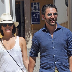 Eva Longoria et son compagnon Jose Antonio Baston font du shopping à Marbella, le 20 juillet 2014.