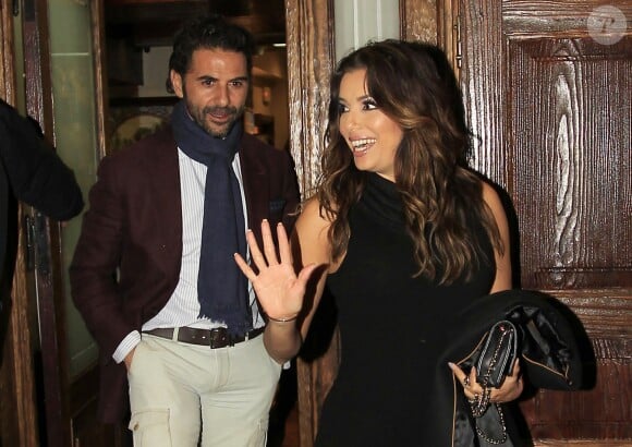 Eva Longoria et son fiancé Jose Baston vont dîner dans un restaurant à Madrid le 1er avril 2016.