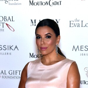 Eva Longoria lors du photocall pour le dîner du Global Gift Gala organisé dans le cadre du 69 ème Festival International du Film de Cannes sur la terrasse du Palais des Festivals à l'espace Mouton Cadet le 13 mai 2016. © Bruno Bebert