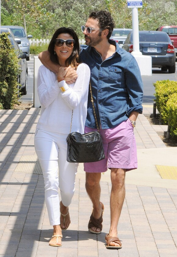 Eva Longoria et son petit ami Jose Antonio Baston font du shopping à Malibu, le 23 mai 2014