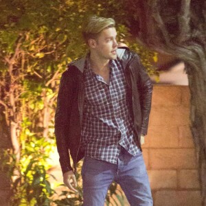 Exclusif - Chord Overstreet est allé diner avec des amis au restaurant Matsuhisa Japanese à Beverly Hills. Après quelques mois de relation, E. Watson serait de nouveau un coeur à prendre. Selon la presse anglaise, l'actrice de 28 ans a rompu avec le beau Chord Overstreet de la série "Glee" - Le 29 mai 2018