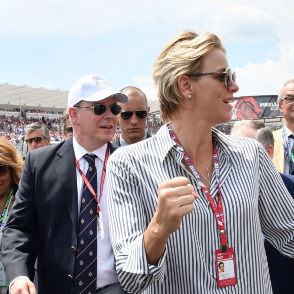 Christian Estrosi (le maire de Nice et vice président du Conseil Régional de PACA) sa femme Laura Tenoudji, le prince Albert II de Monaco, la princesse Charlène de Monaco, Hubert Falco, le maire de Toulon, et Laura Flessel, la ministre des sports, durant le Grand Prix de France au Castellet le 24 juin 2018. C. Estrosi (le maire de Nice et le vice président du Conseil Regional de PACA) est à l'origine du retour du Grand Prix de France au Circuit Paul Ricard. C'est L. Hamilton qui a remporté le Grand Prix devant M. Verstappen, second, et K. Raikkonen troisième. © Bruno Bebert / Bestimage