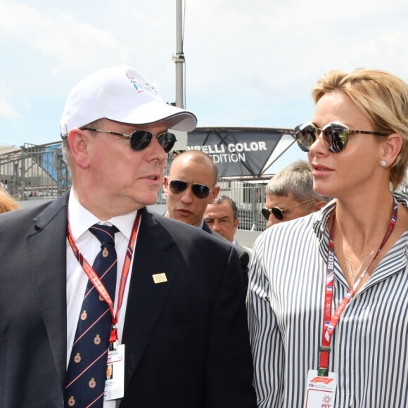 Christian Estrosi (le maire de Nice et vice président du Conseil Régional de PACA) sa femme Laura Tenoudji, le prince Albert II de Monaco, la princesse Charlène de Monaco et Hubert Falco, le maire de Toulon, durant le Grand Prix de France au Castellet le 24 juin 2018. C. Estrosi (le maire de Nice et le vice président du Conseil Regional de PACA) est à l'origine du retour du Grand Prix de France au Circuit Paul Ricard. C'est L. Hamilton qui a remporté le Grand Prix devant M. Verstappen, second, et K. Raikkonen troisième. © Bruno Bebert / Bestimage