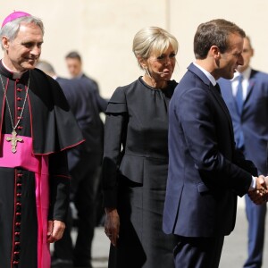 Le président de la République française Emmanuel Macron, sa femme la Première Dame Brigitte Macron (Trogneux) et l'archevêque allemand de l'Église catholique et préfet de la maison pontificale Georg Gänswein - Le président de la République française est reçu pour la première fois par le pape François au Vatican, le 26 juin 2018. © Dominique Jacovides/Bestimage