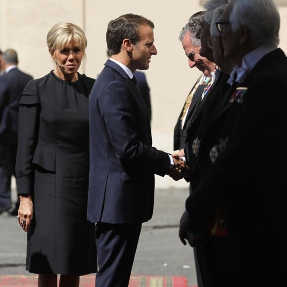 Le président de la République française Emmanuel Macron, sa femme la Première Dame Brigitte Macron (Trogneux) et l'archevêque allemand de l'Église catholique et préfet de la maison pontificale Georg Gänswein - Le président de la République française est reçu pour la première fois par le pape François au Vatican, le 26 juin 2018. © Dominique Jacovides/Bestimage