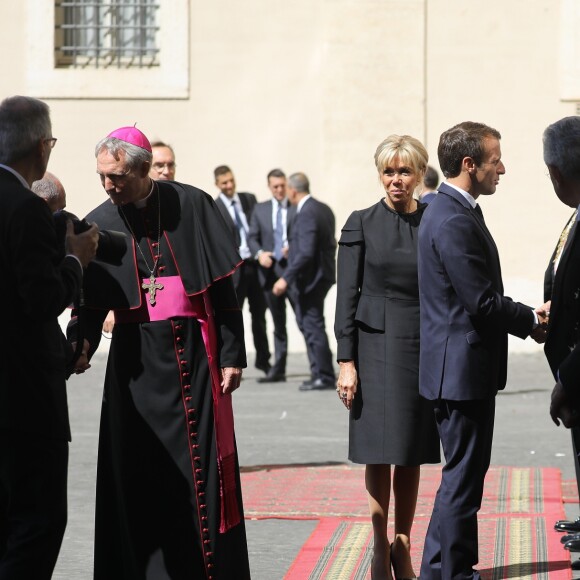 Le président de la République française Emmanuel Macron, sa femme la Première Dame Brigitte Macron (Trogneux) et l'archevêque allemand de l'Église catholique et préfet de la maison pontificale Georg Gänswein - Le président de la République française est reçu pour la première fois par le pape François au Vatican, le 26 juin 2018. © Dominique Jacovides/Bestimage