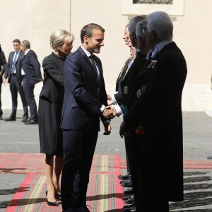 Le président de la République française Emmanuel Macron et sa femme la Première Dame Brigitte Macron (Trogneux) - Le président de la République française est reçu pour la première fois par le pape François au Vatican, le 26 juin 2018. © Dominique Jacovides/Bestimage