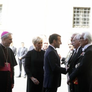 Le président de la République française Emmanuel Macron, sa femme la Première Dame Brigitte Macron (Trogneux) et l'archevêque allemand de l'Église catholique et préfet de la maison pontificale Georg Gänswein - Le président de la République française est reçu pour la première fois par le pape François au Vatican, le 26 juin 2018. © Dominique Jacovides/Bestimage