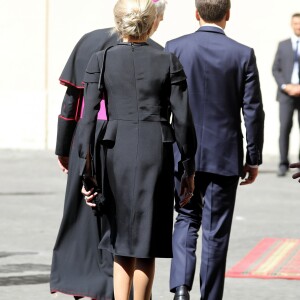 Le président de la République française Emmanuel Macron, sa femme la Première Dame Brigitte Macron (Trogneux) et l'archevêque allemand de l'Église catholique et préfet de la maison pontificale Georg Gänswein - Le président de la République française est reçu pour la première fois par le pape François au Vatican, le 26 juin 2018. © Dominique Jacovides/Bestimage