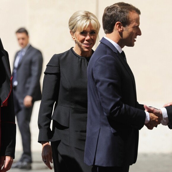 Le président de la République française Emmanuel Macron, sa femme la Première Dame Brigitte Macron (Trogneux) et l'archevêque allemand de l'Église catholique et préfet de la maison pontificale Georg Gänswein - Le président de la République française est reçu pour la première fois par le pape François au Vatican, le 26 juin 2018. © Dominique Jacovides/Bestimage