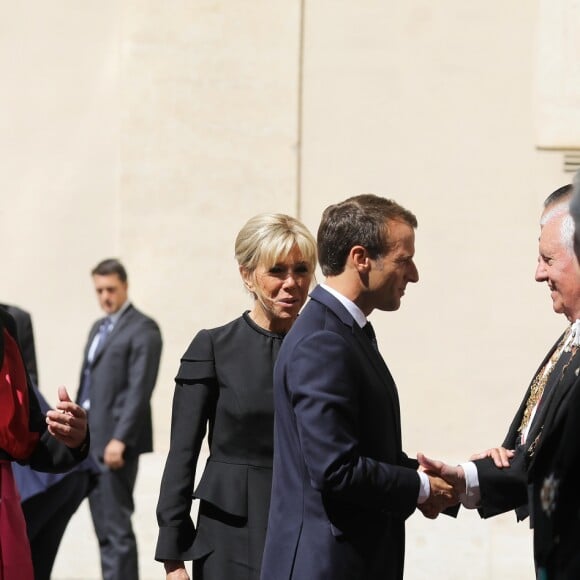 Le président de la République française Emmanuel Macron, sa femme la Première Dame Brigitte Macron (Trogneux) et l'archevêque allemand de l'Église catholique et préfet de la maison pontificale Georg Gänswein - Le président de la République française est reçu pour la première fois par le pape François au Vatican, le 26 juin 2018. © Dominique Jacovides/Bestimage