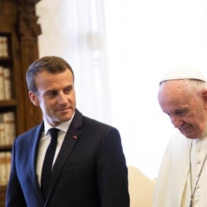 Le président Emmanuel Macron et son épouse Brigitte Macron rencontrent le pape François au Vatican le 26 juin 2018. © Cristian Gennari / Vatican Pool / Bestimage