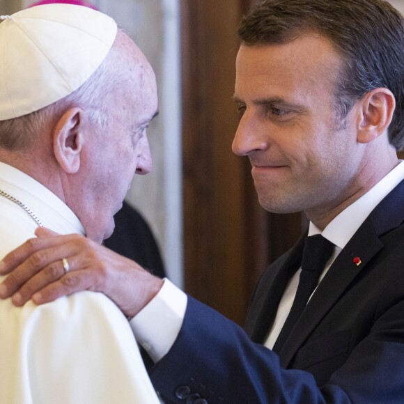 Le président Emmanuel Macron et son épouse Brigitte Macron rencontrent le pape François au Vatican le 26 juin 2018. © Cristian Gennari / Vatican Pool / Bestimage