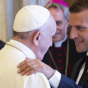 Le président Emmanuel Macron et son épouse Brigitte Macron rencontrent le pape François au Vatican le 26 juin 2018. © Cristian Gennari / Vatican Pool / Bestimage