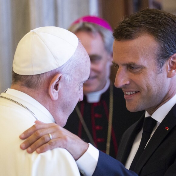 Le président Emmanuel Macron et son épouse Brigitte Macron rencontrent le pape François au Vatican le 26 juin 2018. © Cristian Gennari / Vatican Pool / Bestimage