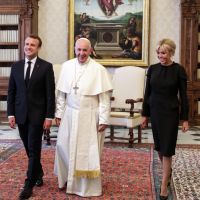 Brigitte Macron irréprochable en noir pour rencontrer le pape au Vatican
