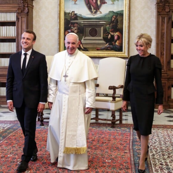 Le président Emmanuel Macron et son épouse Brigitte Macron rencontrent le pape François au Vatican le 26 juin 2018. © Cristian Gennari / Vatican Pool / Bestimage