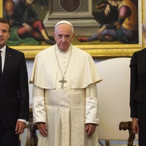 Le président Emmanuel Macron et son épouse Brigitte Macron rencontrent le pape François au Vatican le 26 juin 2018. © Cristian Gennari / Vatican Pool / Bestimage