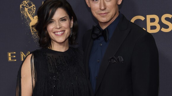 Neve Campbell : L'actrice révèle avoir adopté un petit garçon avec JJ Feild