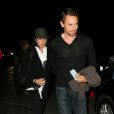 Neve Campbell et son compagnon J.J. Feild arrivent au concert de Coldplay à Los Angeles, le 4 mai 2012.