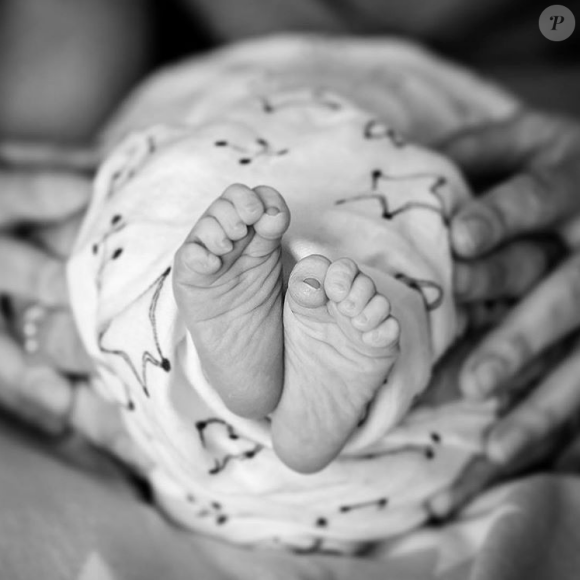 Tom Daley et Dusitn Lance Black sont devenus le 27 juin 2018 les parents d'un petit garçon, Robbie, dont ils ont annoncé la naissance sur Instagram en dévoilant deux premières photos.