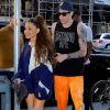 Ariana Grande et son compagnon Pete Davidson font du shopping dans les rues de New York, le 29 juin 2018