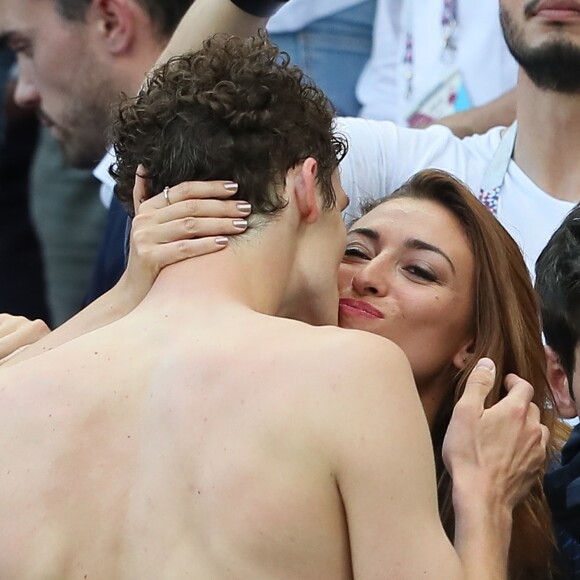 L'ex-Miss France Rachel Legrain-Trapani félicite son compagnon Benjamin Pavard après la victoire de la France face à l'Argentine lors des 8ème de finale de la Coupe du monde à Kazan en Russie le 30 juin 2018. © Cyril Moreau/Bestimage