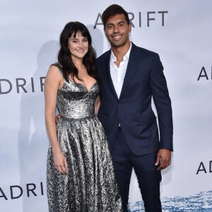 Shailene Woodley et son compagnon Ben Volavola à la première de 'Adrift' aux cinémas Regal à Los Angeles, le 23 mai 2018 © Chris Delmas/Bestimage