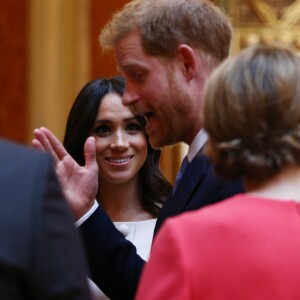 Le prince Harry, duc de Sussex, Meghan Markle, duchesse de Sussex à la réception de la cérémonie des Queen's Young Leaders au palais de Buckingham à Londres le 26 juin 2018.