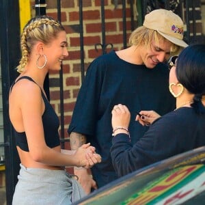 Hailey Baldwin et Justin Bieber sur un photoshoot à New York, le 21 juin 2018.