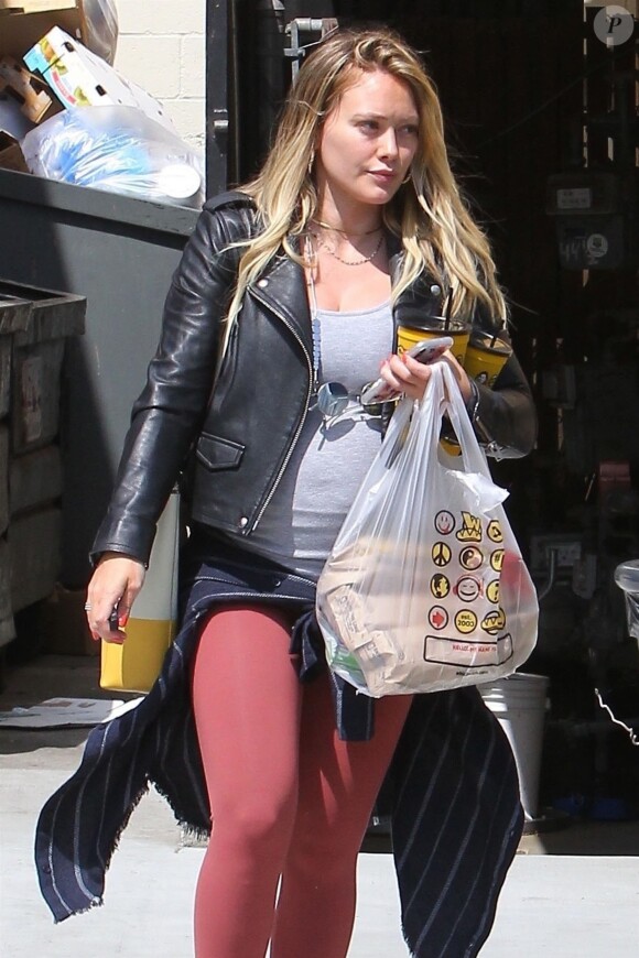 Hilary Duff, enceinte, se rend à un déjeuner à Studio City le 3 juillet 2018.