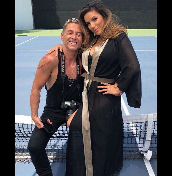 Eva Longoria a partagé cette photo prise lors d'un shooting pour Hola, sur Instagram, le 9 juillet 2018