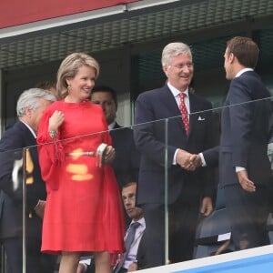 La reine Mathilde de Belgique, le roi Philippe de Belgique et le président de la République Emmanuel Macron dans les tribunes lors de la demi-finale de la coupe du monde opposant la France à la Belgique à Saint-Pétersbourg, Russie, le 10 juillet 2018. © Cyril Moreau/Bestimage