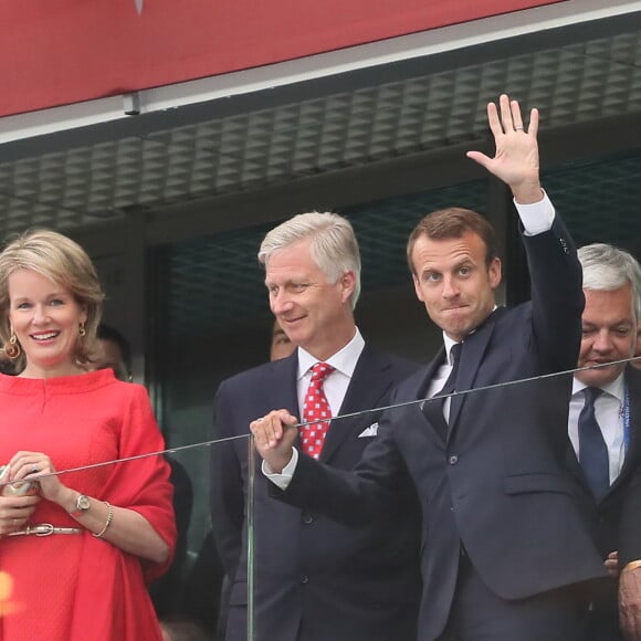 La reine Mathilde de Belgique, le roi Philippe de Belgique et le président de la République Emmanuel Macron dans les tribunes lors de la demi-finale de la coupe du monde opposant la France à la Belgique à Saint-Pétersbourg, Russie, le 10 juillet 2018. © Cyril Moreau/Bestimage