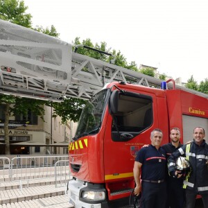 Exclusif - Nikos Aliagas et les pompiers de Nîmes - Backstage de l'enregistrement de l'émission "Le Bal du 14 Juillet" dans les Arènes de Nîmes, diffusée sur TF1. Le 11 juin 2018 © Bruno Bebert