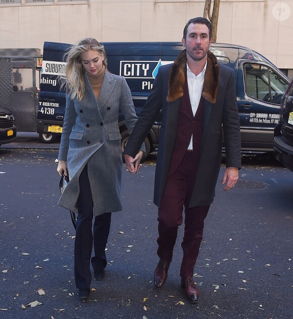 Kate Upton et son mari Justin Verlander arrivent dans les studios de NBC à New York le 17 novembre 2017.