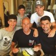 Zinedine Zidane entouré de ses quatre fils (Theo, Elyaz, Luca et Enzo) pour son 45e anniversaire célébré en Grèce. Photo publiée sur Instagram en juin 2017.