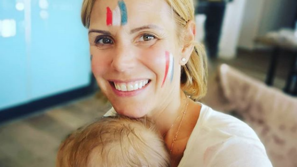 Laura Tenoudji : Supportrice fière des Bleus avec son adorable petite Bianca