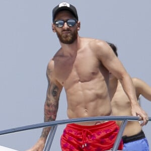 Lionel Messi en vacances avec sa femme Antonella Roccuzzo et sa famille à Ibiza le 17 juillet 2018.