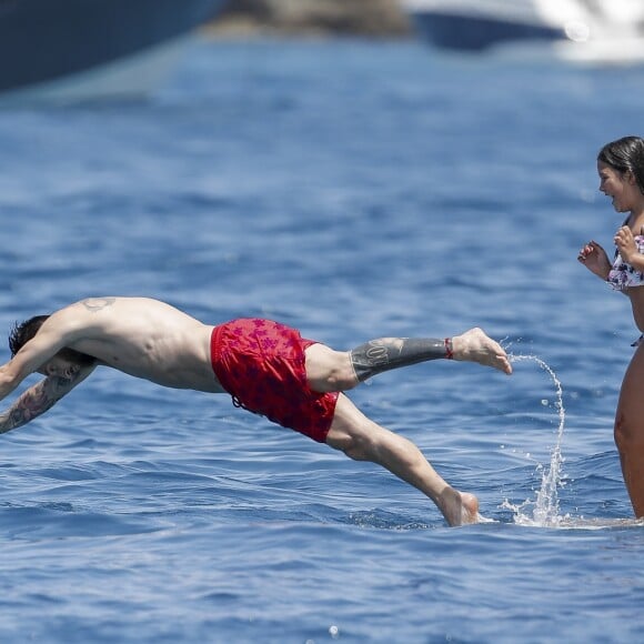 Lionel Messi en vacances avec sa femme Antonella Roccuzzo et sa famille à Ibiza le 17 juillet 2018.