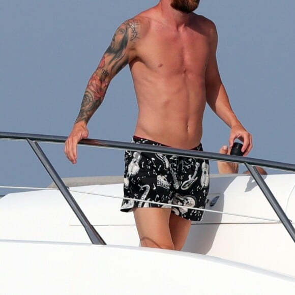 Lionel Messi en vacances sur un yacht avec sa femme Antonella Roccuzzo, ses fils Ciro, Mateo, Thiago et des amis. Ibiza, le 17 juillet 2018.