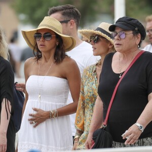 Matt Damon, Elsa Pataky avec son mari Chris Hemsworth, les enfants et des membres de leur famille en vacances à San Sebastian, le 19 juillet 2018.