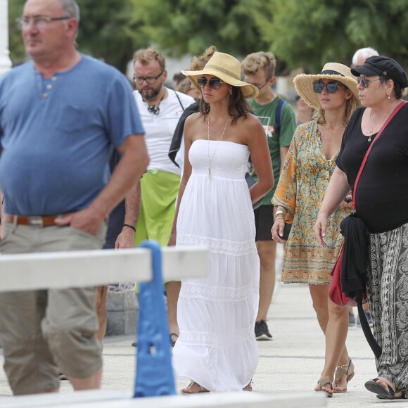 Matt Damon, Elsa Pataky avec son mari Chris Hemsworth, les enfants et des membres de leur famille en vacances à San Sebastian, le 19 juillet 2018.