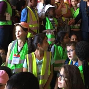 Brigitte Macron a fait visiter le Château de Versailles à des milliers d'enfants Franciliens au cours d'un évènement caritatif organisé par Emerige mécénat le 23 juillet 2018.